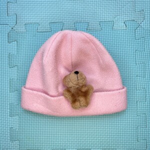 - - BERRETTO Rosa in pile con orsetto frontale da Femmina